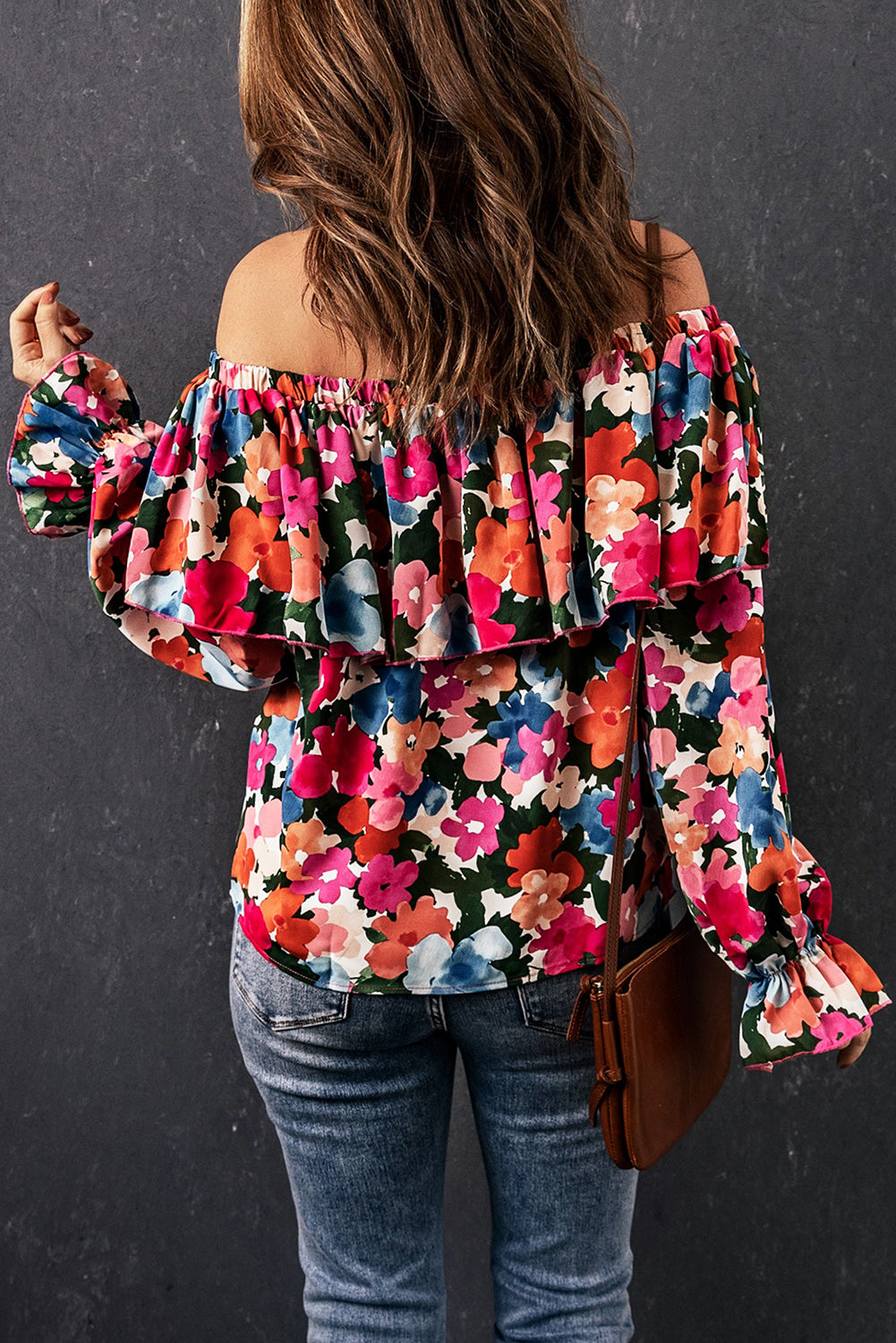 Bluza z odprtimi rameni z naborki s cvetličnim vzorcem