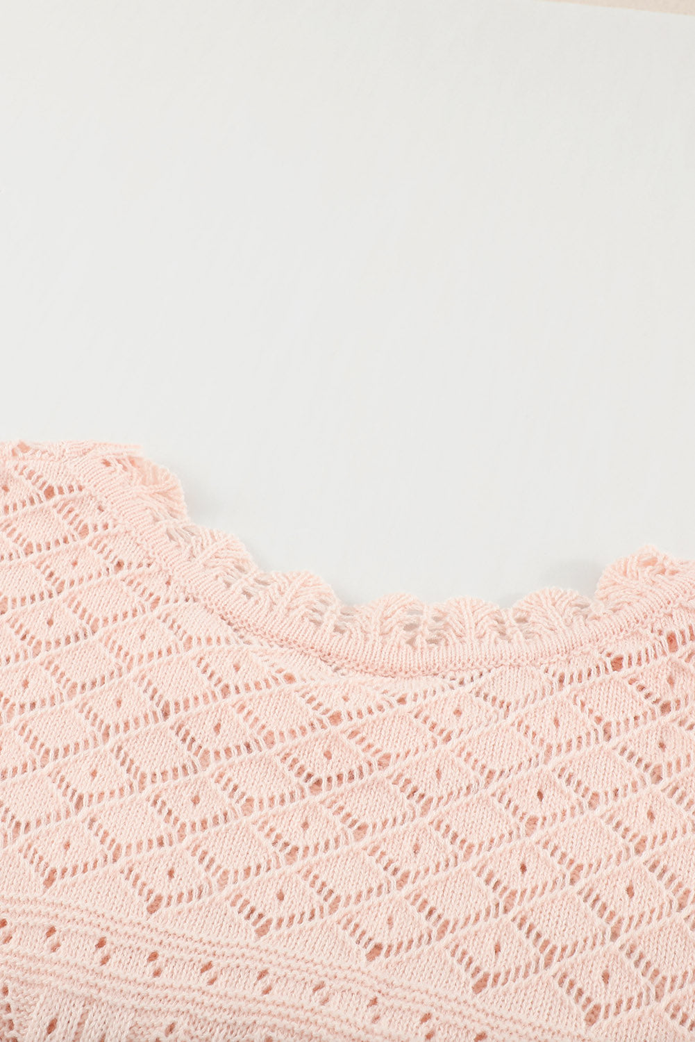 Ružičasti jednobojni pleteni pulover na spuštena ramena