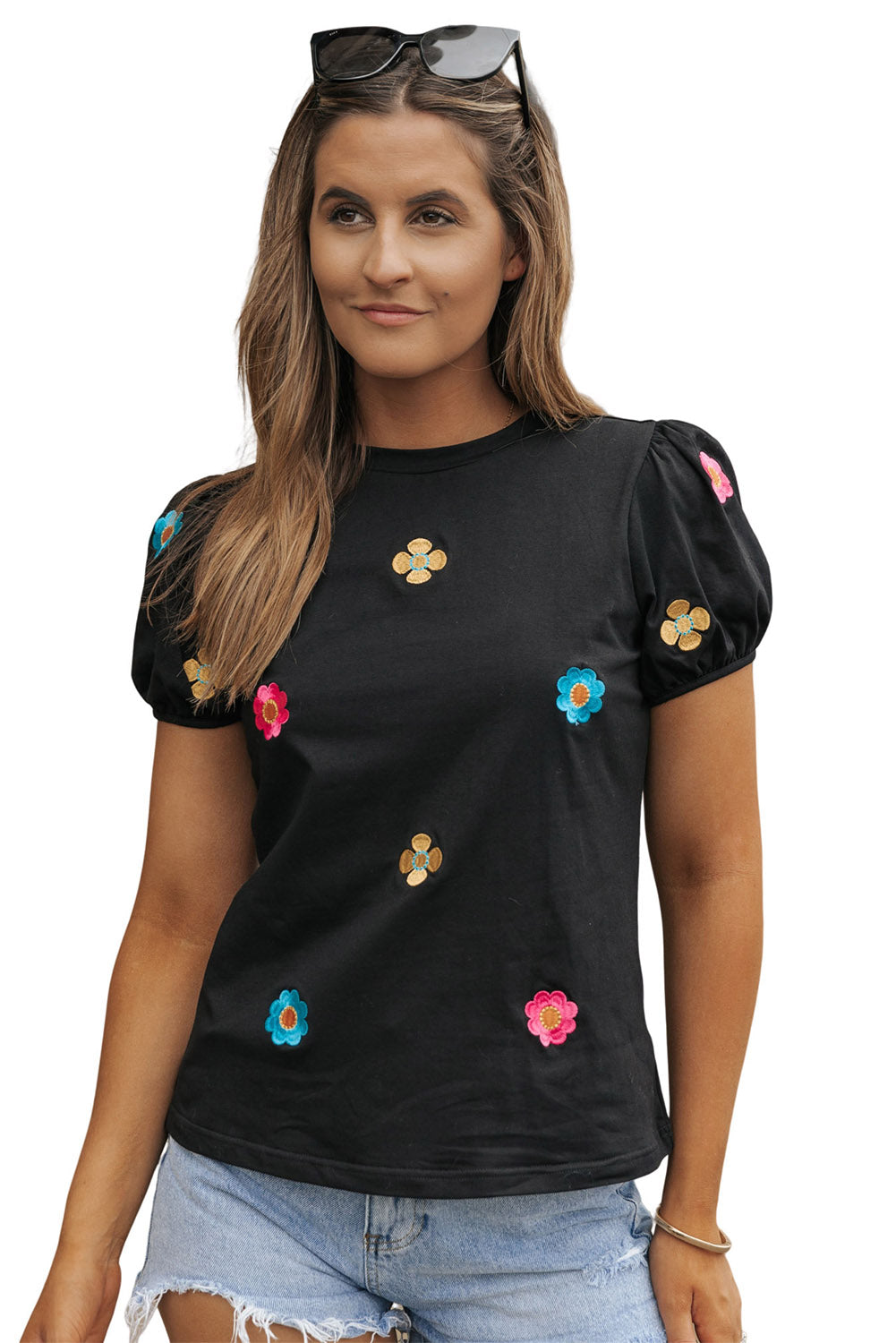 T-shirt con maniche corte a sbuffo con fiori ricamati neri