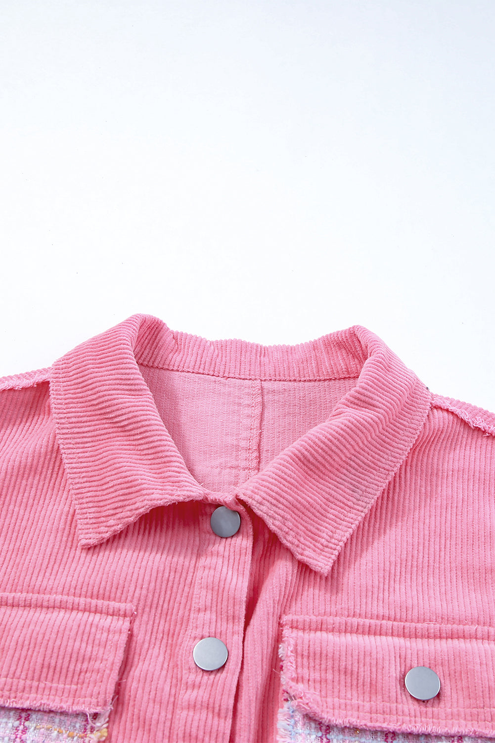 Rosefarbene, ausgefranste Tweed-Jacke mit Karo-Patchwork und Knöpfen