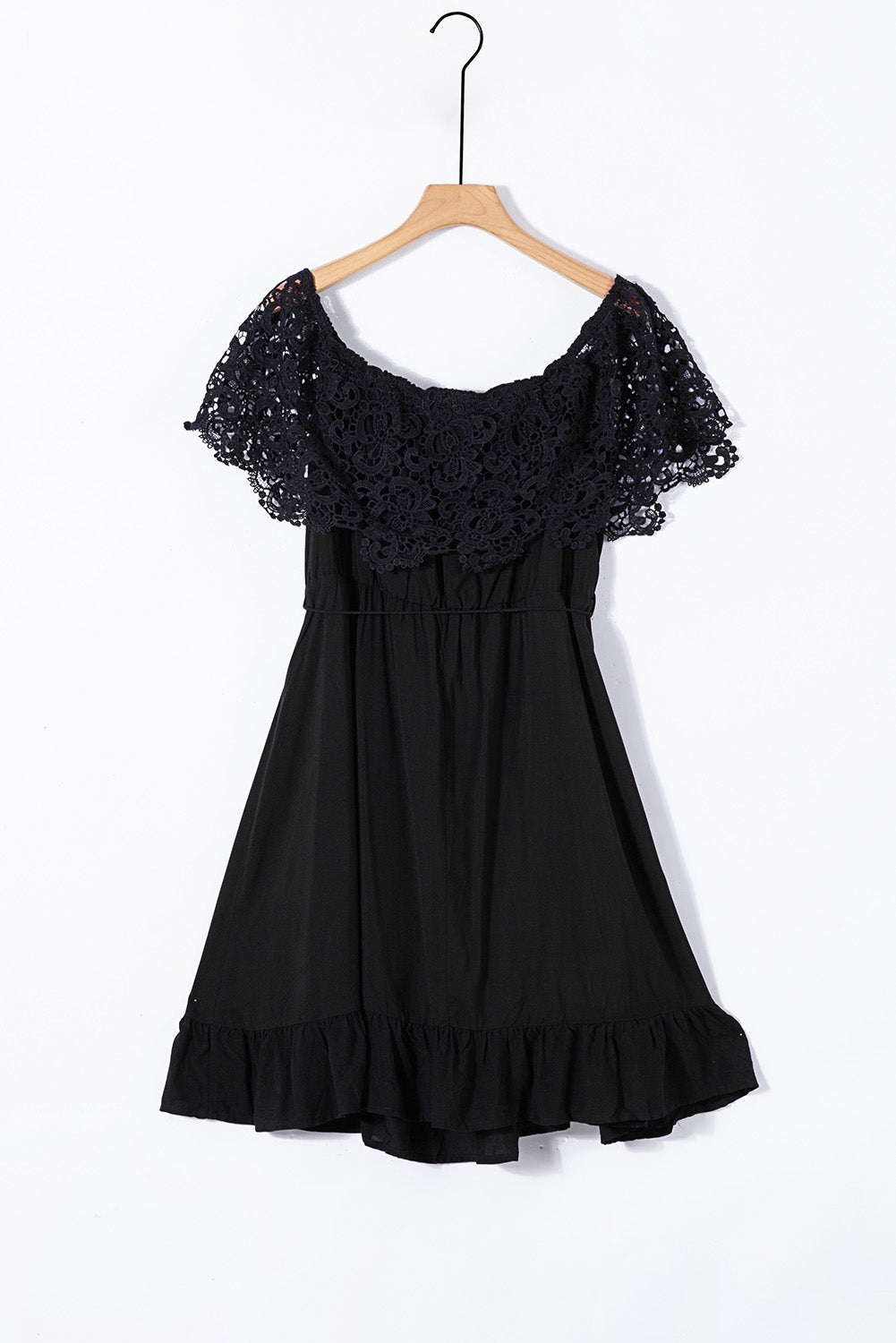 Schwarzes, schulterfreies Kleid in Übergröße mit Spitzenärmeln