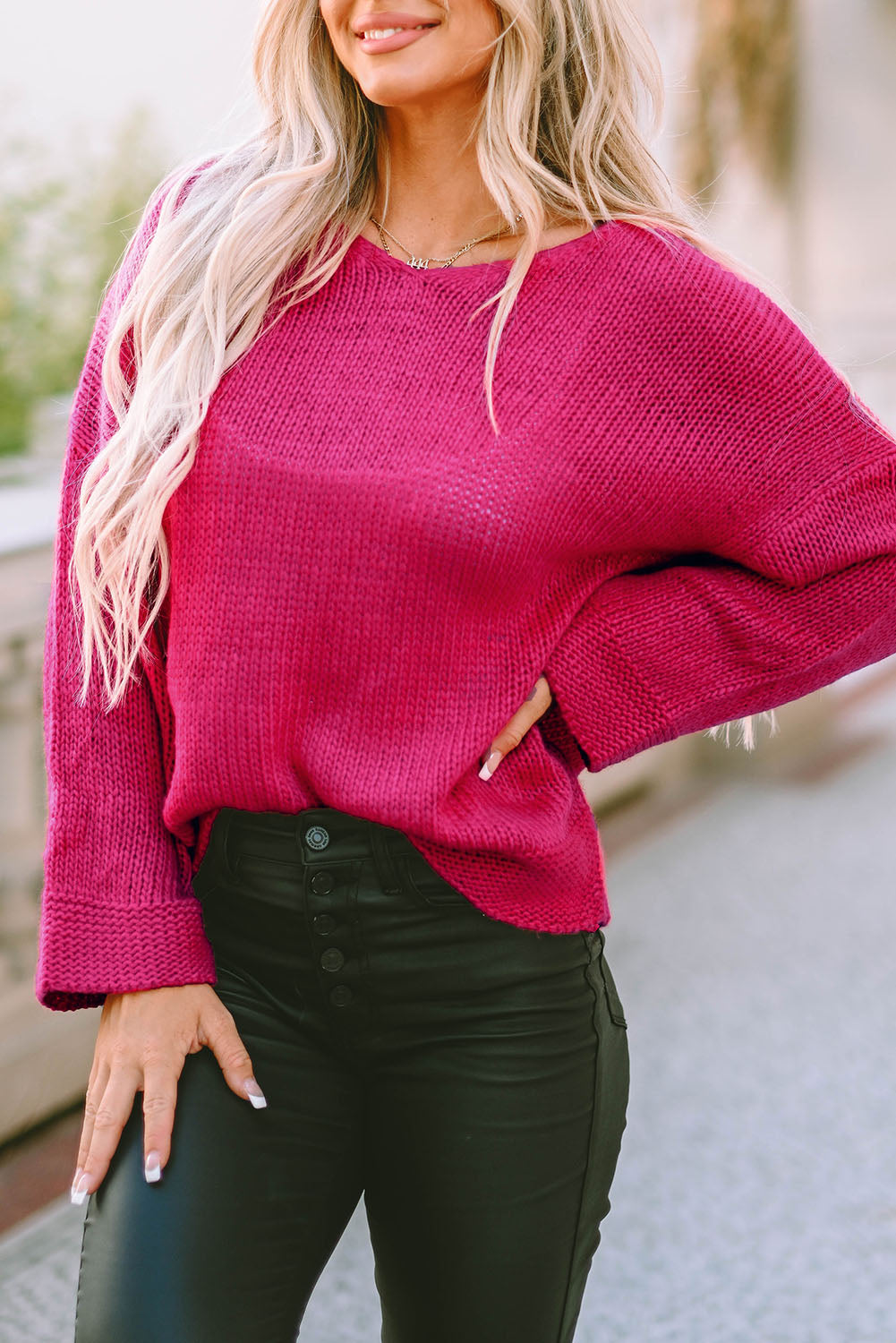 Ohlapen pleten pulover z V izrezom barve Apricot