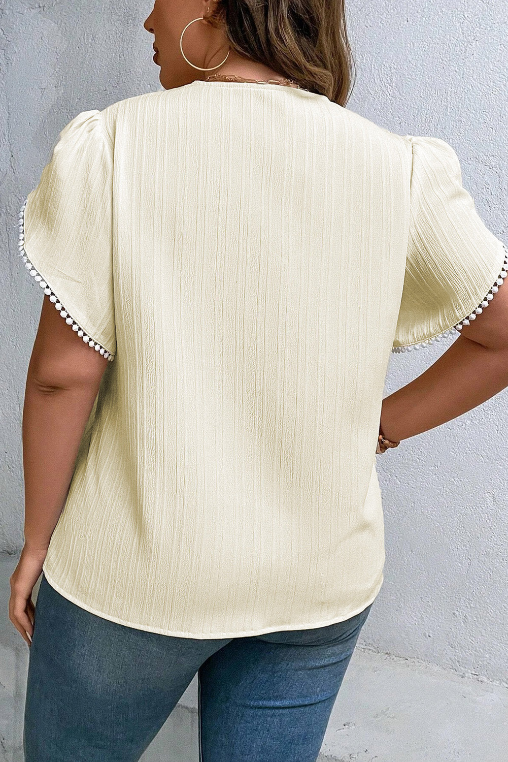 Beige Plus-Bluse mit kontrastierenden Guipure-Spitzenblättern und Ärmeln