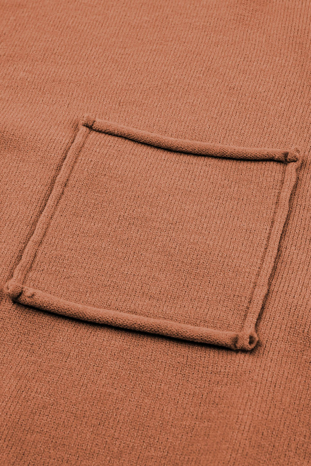 Oranžen ohlapen pulover z neobdelanimi robovi in ​​žepi z izpostavljenimi šivi