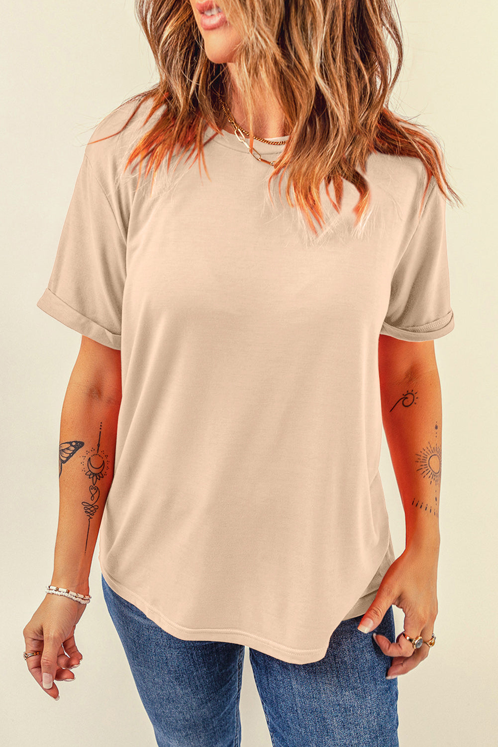 Khakifarbenes, lässiges, schlichtes T-Shirt mit Rundhalsausschnitt