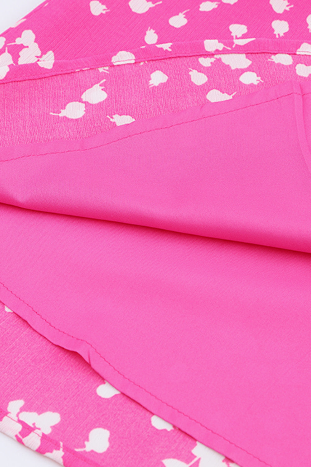 Rosafarbene, bedruckte, gekräuselte Bluse mit geschlitztem Ausschnitt