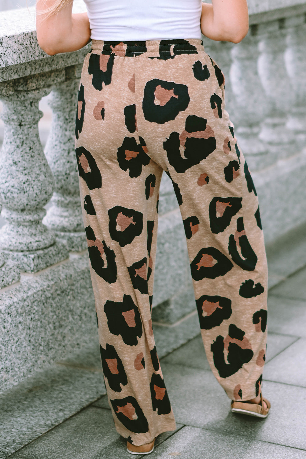 Pantaloni casual a gamba larga con coulisse leopardati