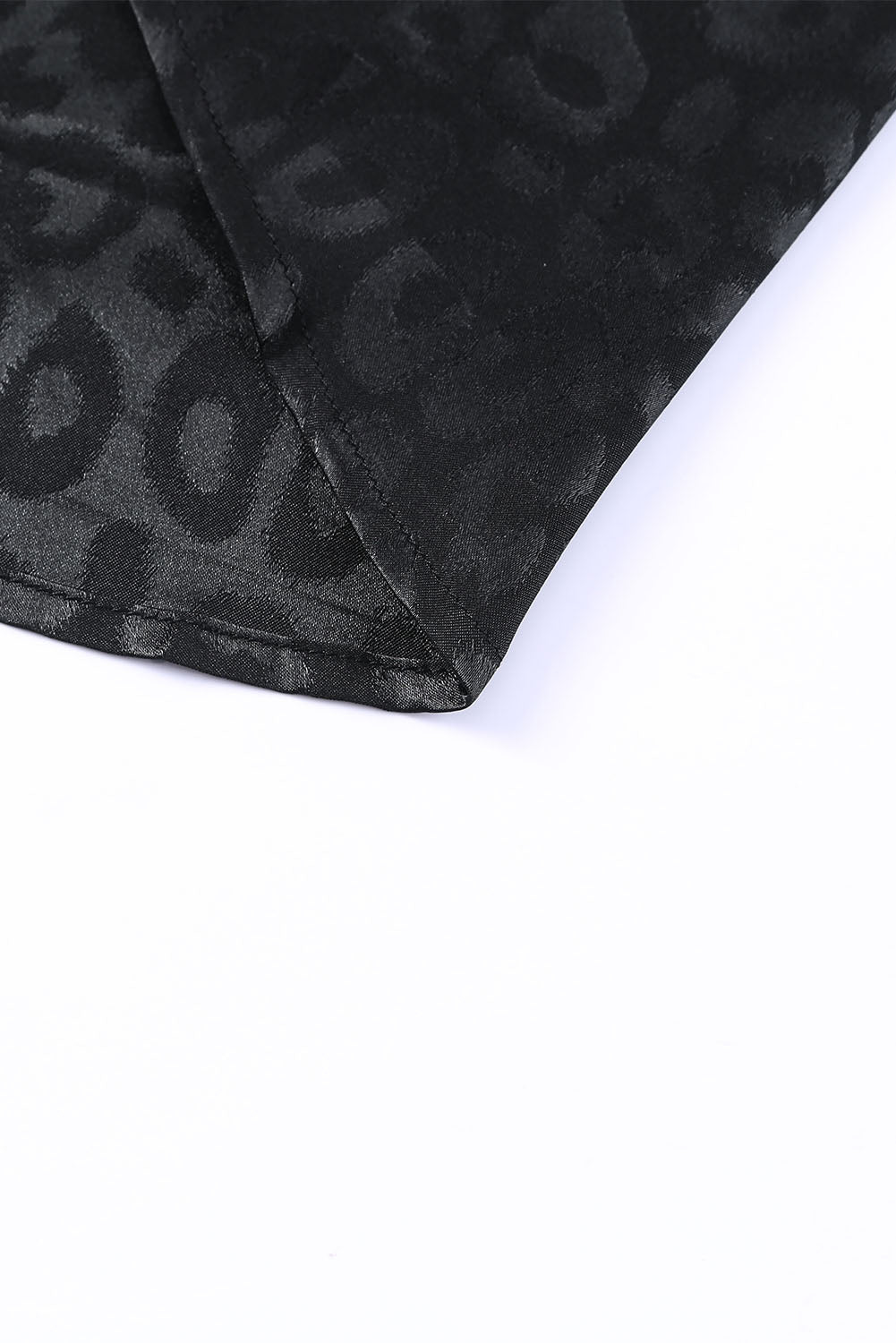 Schwarze Bluse mit V-Ausschnitt und Leopardenmuster
