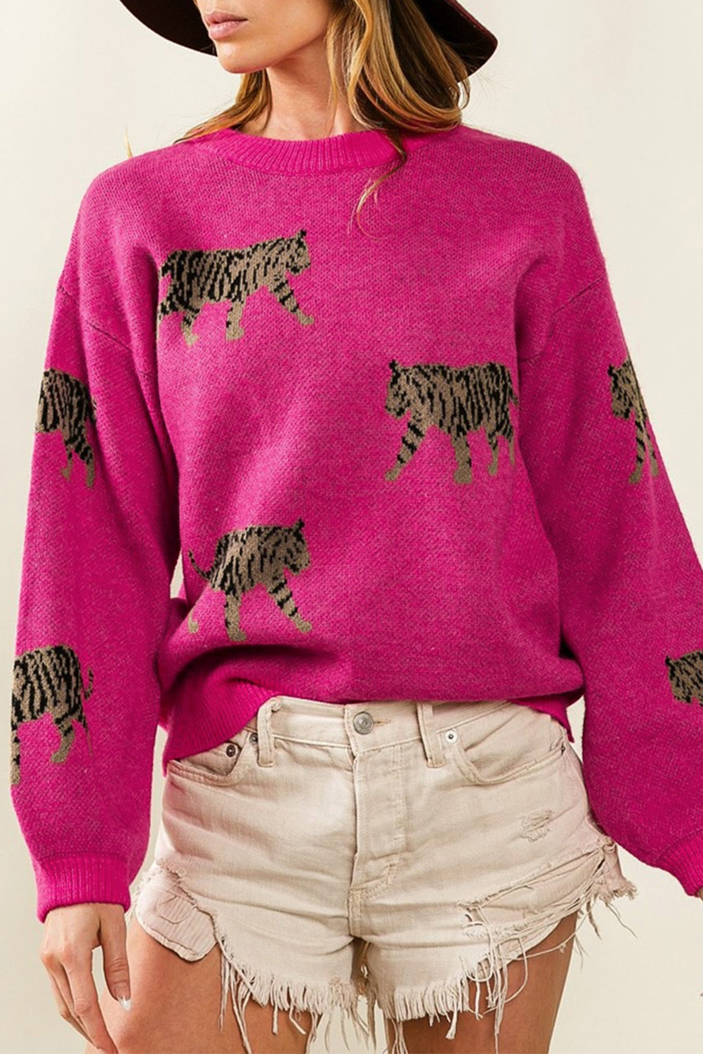 Ružičasto crveni žestoki životinjski uzorak, ležerni pleteni pulover