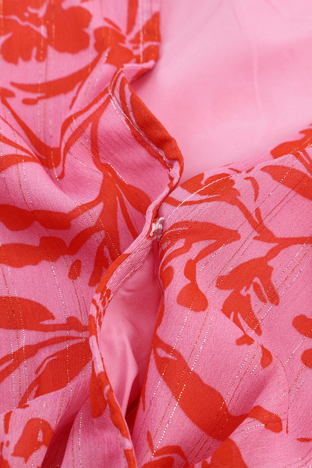Robe surplis à manches bouffantes superposées à volants floraux rouge ardent