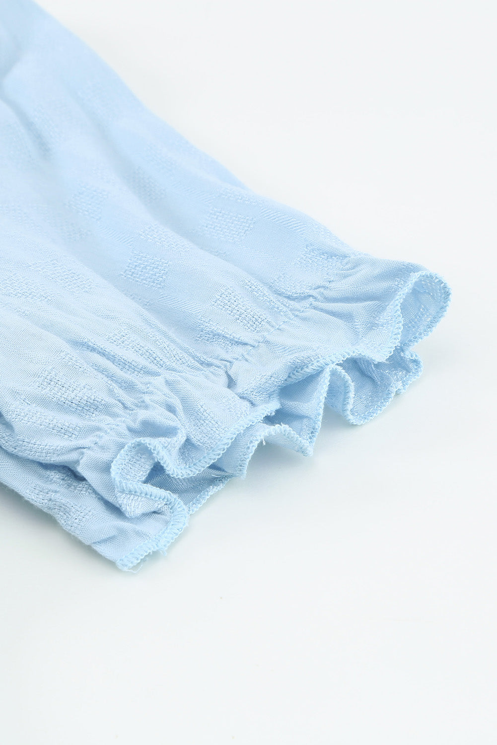 Nebesno modra čipkasta kvačkana srajca s kratkimi rokavi z V izrezom