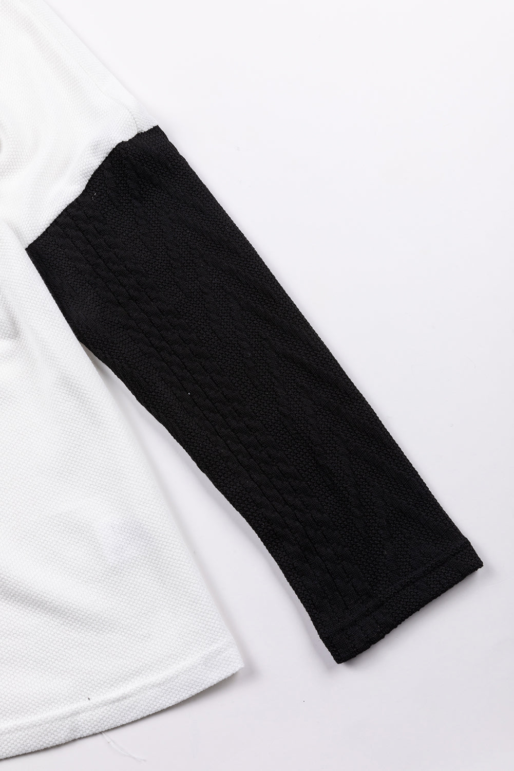 Haut en tricot texturé à manches longues et poche poitrine color block à fleurs de pêcher