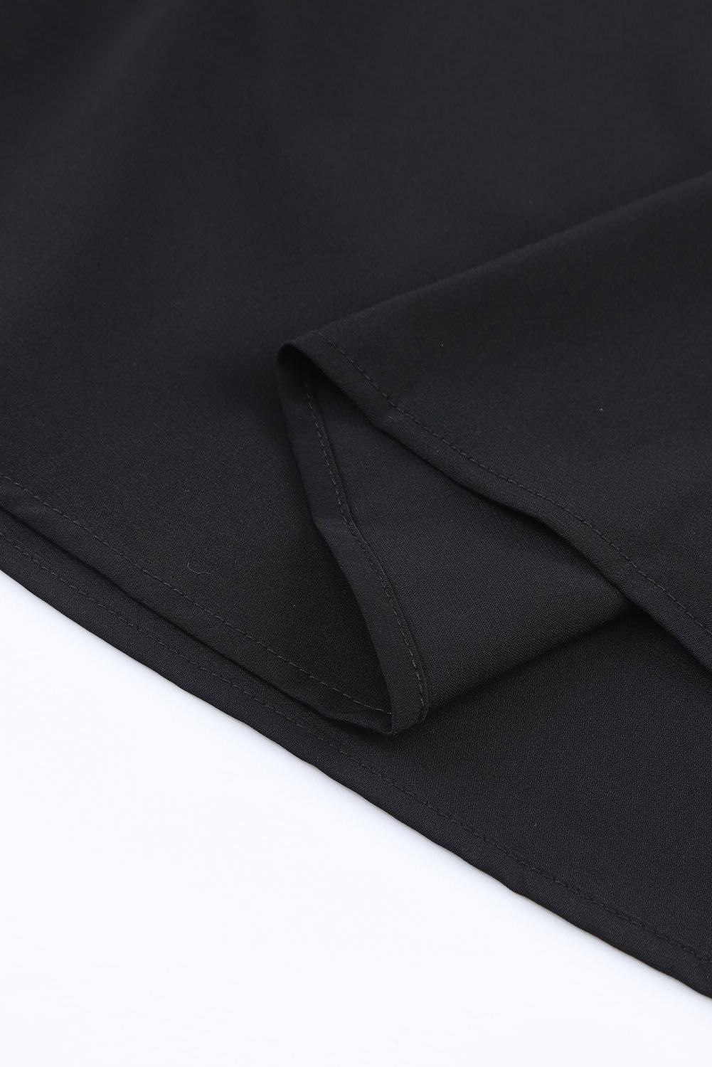 Schwarze geknotete asymmetrische schulterfreie Bluse