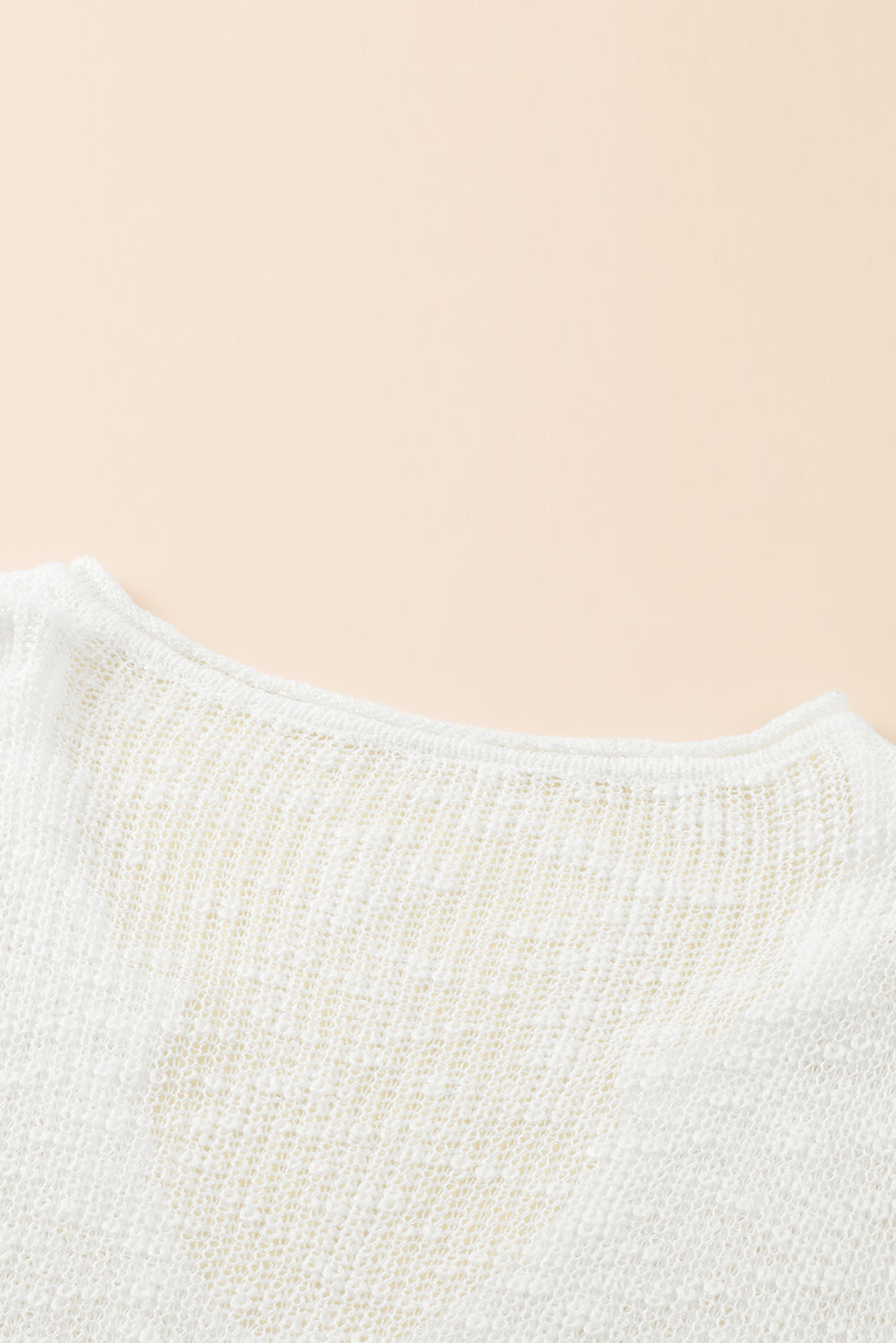 Bel enobarven pulover z v-izrezom in stranskim razcepom