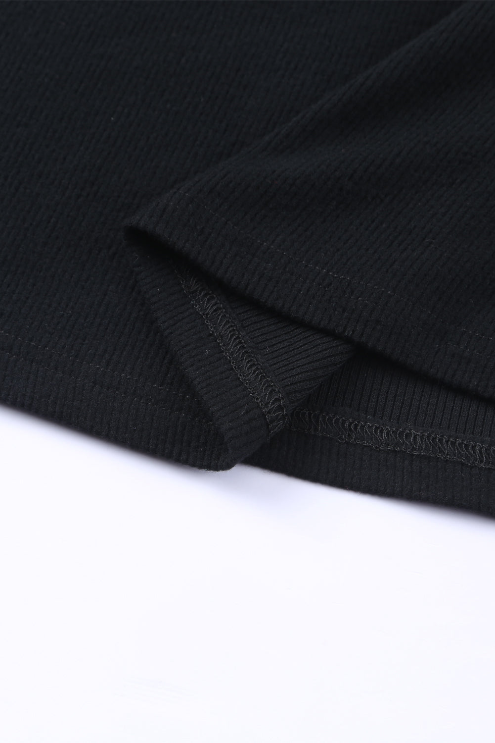 Crna čipkana majica dugih rukava s V izrezom