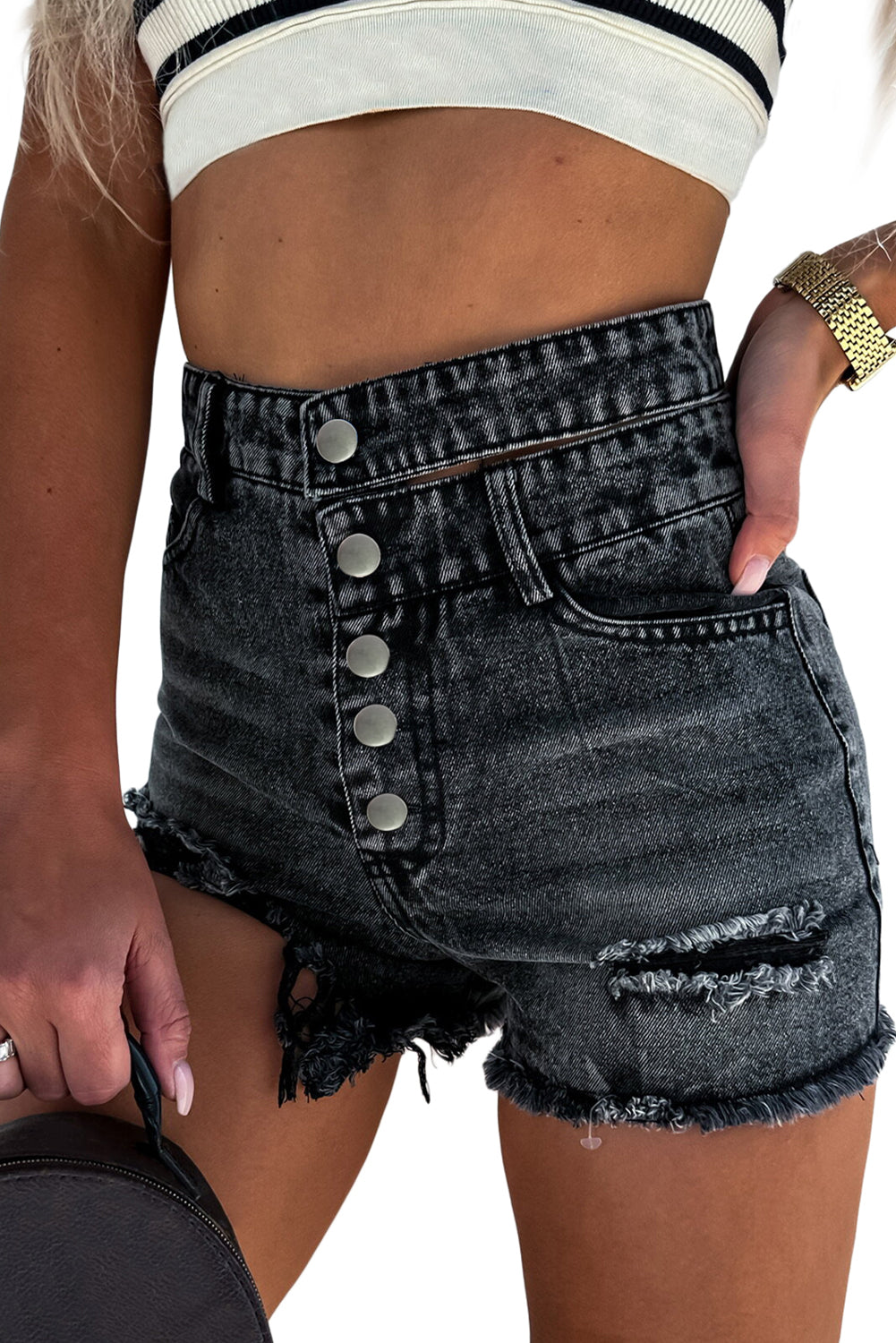 Schwarze Denim-Shorts mit hoher Taille und mehreren Knöpfen und ungesäumten Kanten