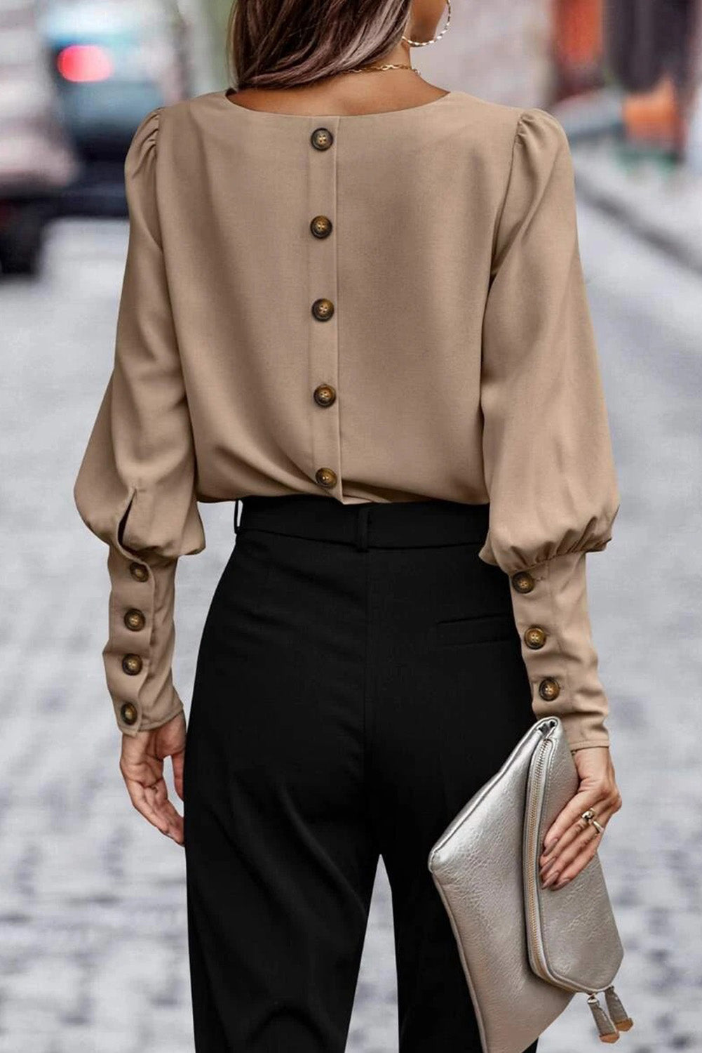 Črna enobarvna bluza z napihnjenimi rokavi in ​​gumbi