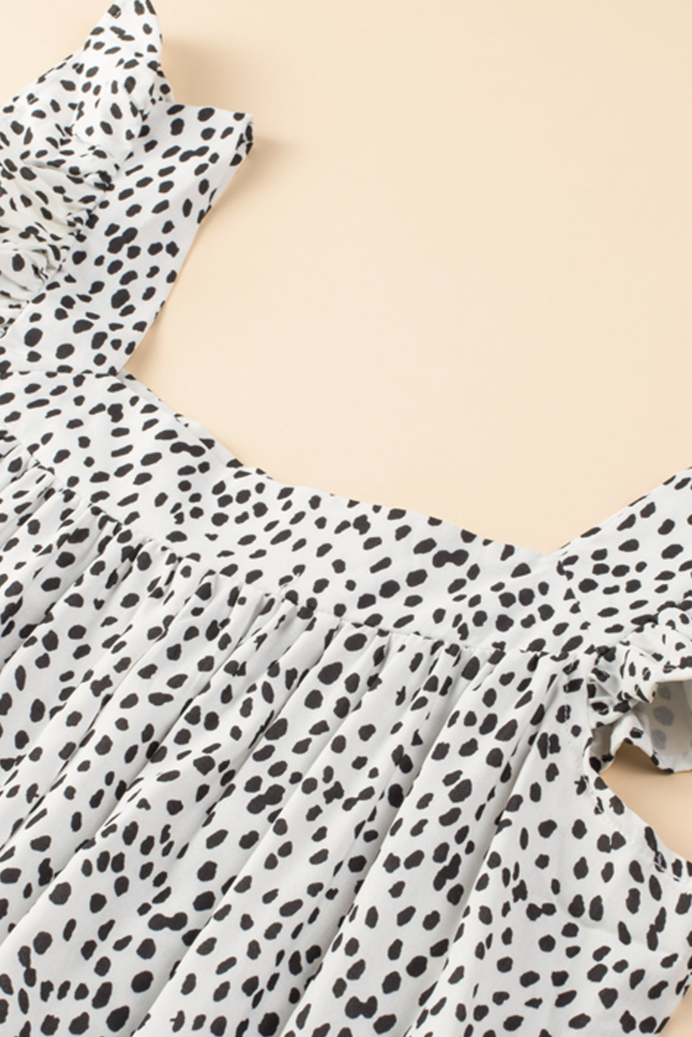 Minikleid mit Leoparden-Farbblock und Schweizer Punkten, Flatterärmeln und quadratischem Ausschnitt