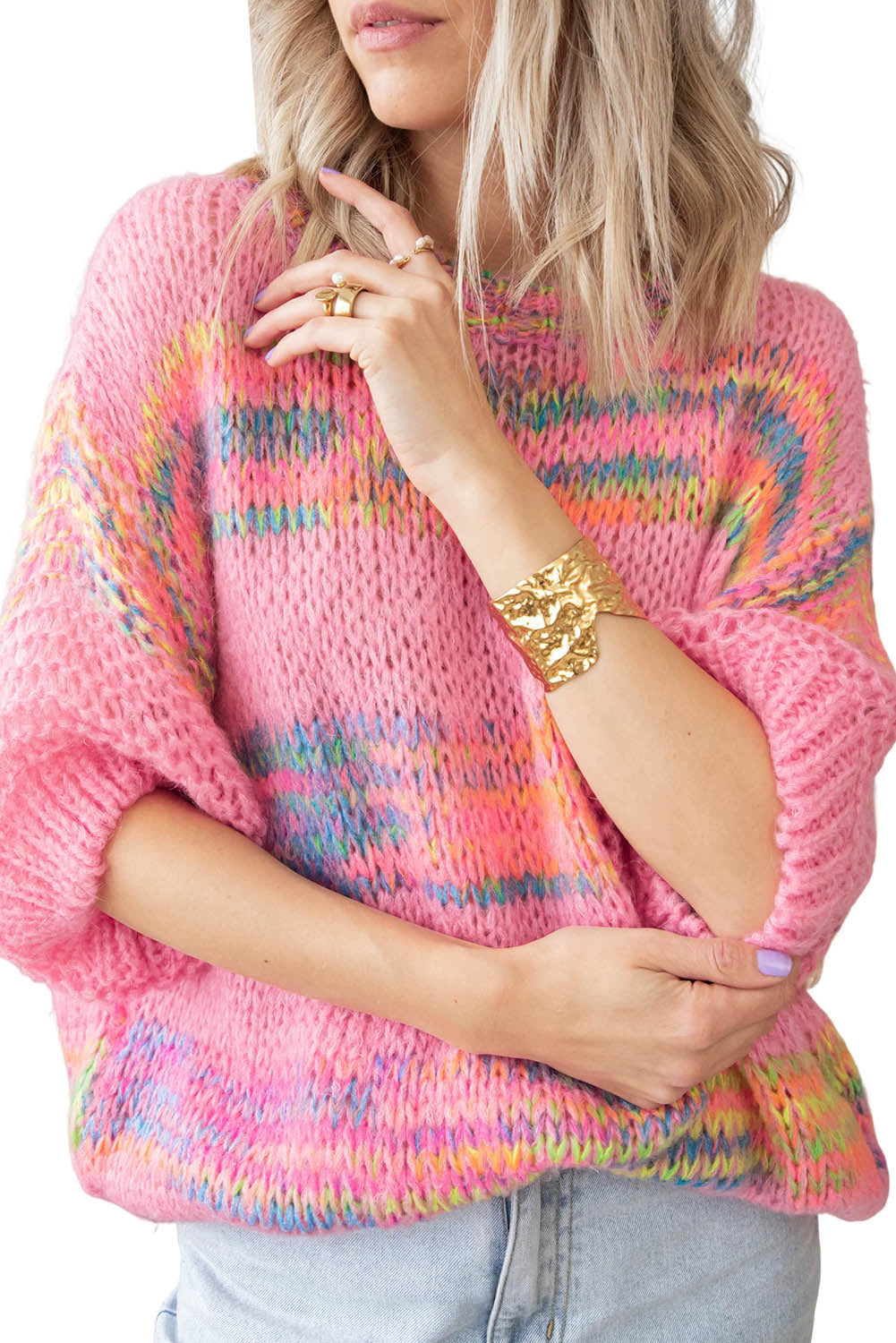 Široki pulover s 3/4 rukavima i šarenim ružičastim prugama