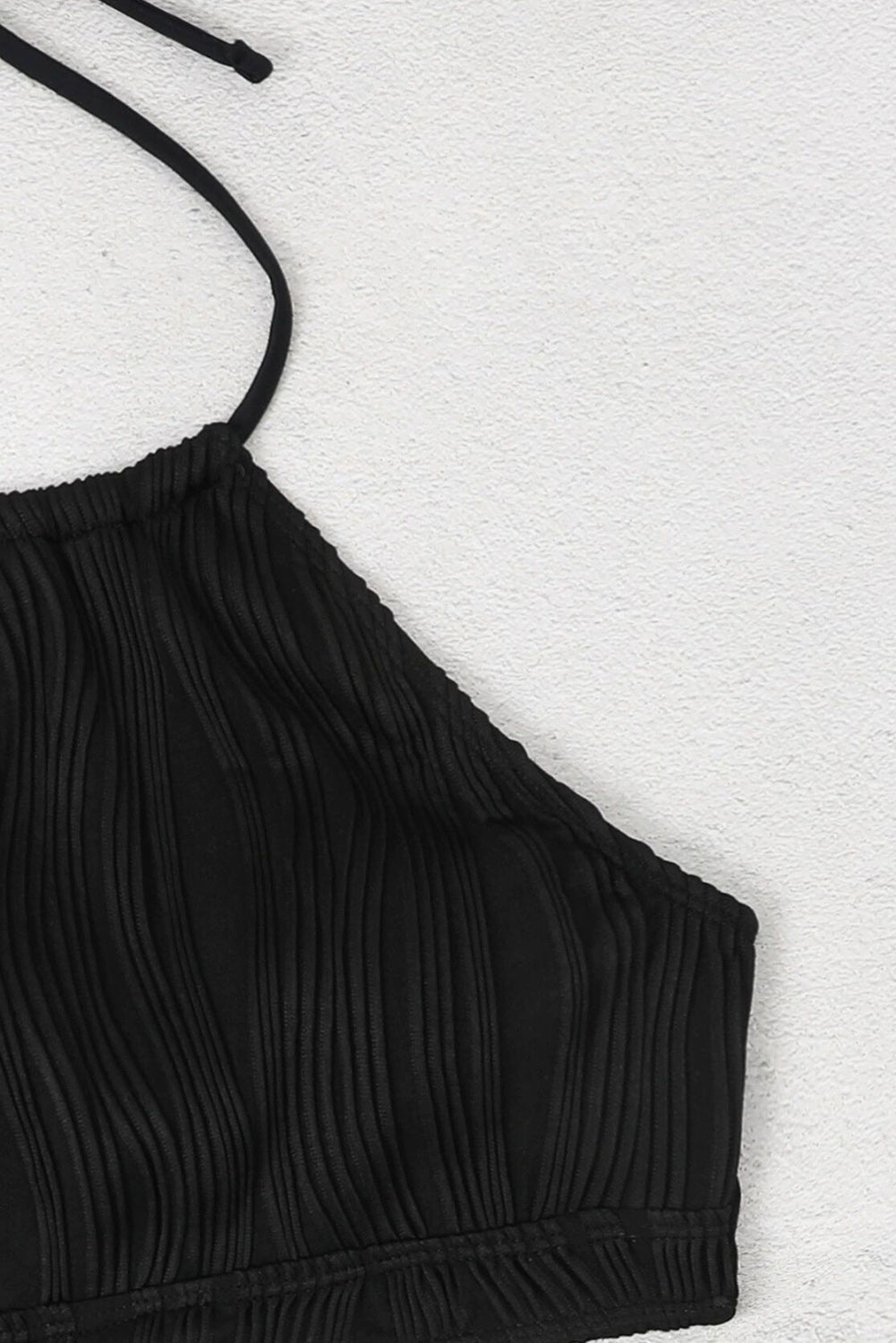 Črni bikiniji brez hrbta s povodcem in povezanim O obročem