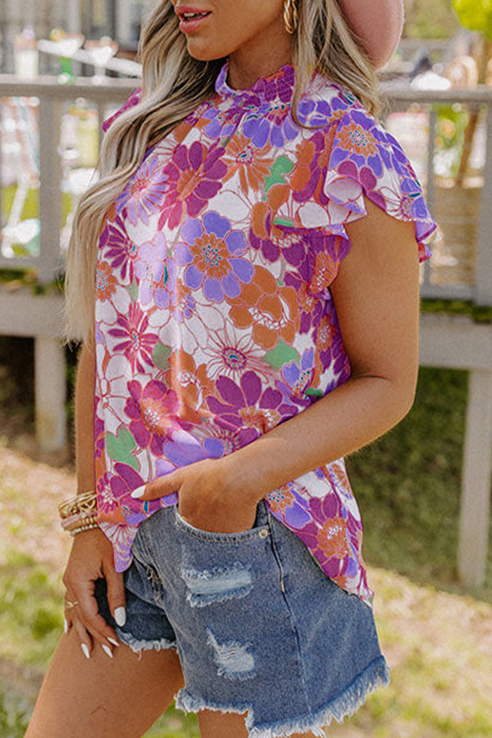 Vijolična večbarvna majica s stoječim ovratnikom in cvetličnimi rokavi