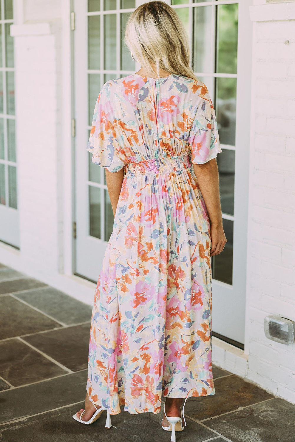 Višebojna haljina s V izrezom i tropskim cvjetnim uzorkom