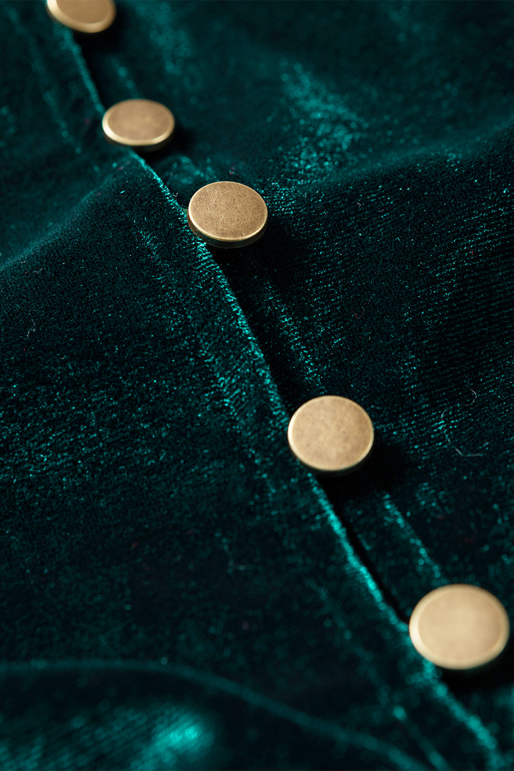 Mini obleka Skobeloff z žametnimi gumbi spredaj in naborki