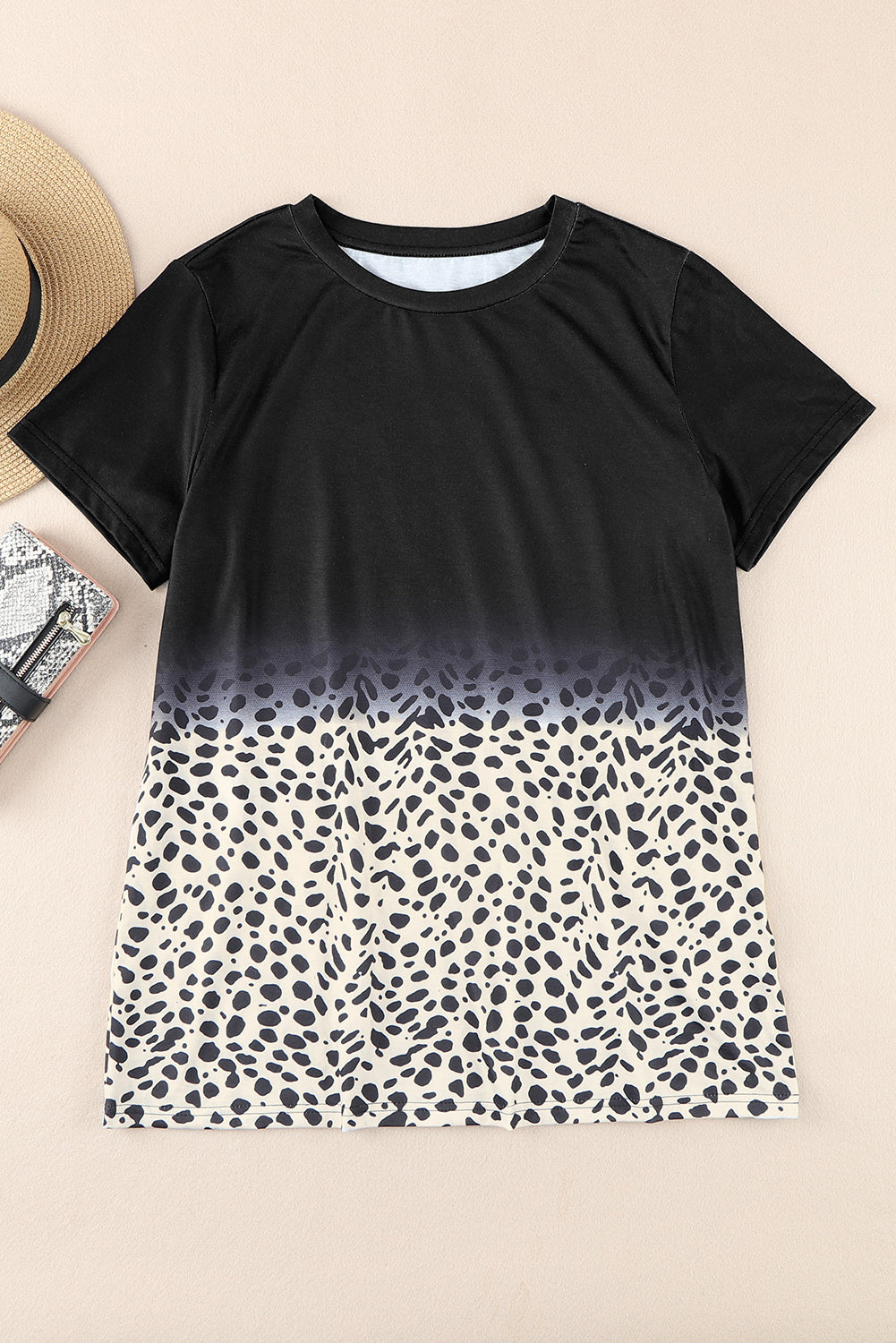 T-shirt nera con stampa leopardata Ombre