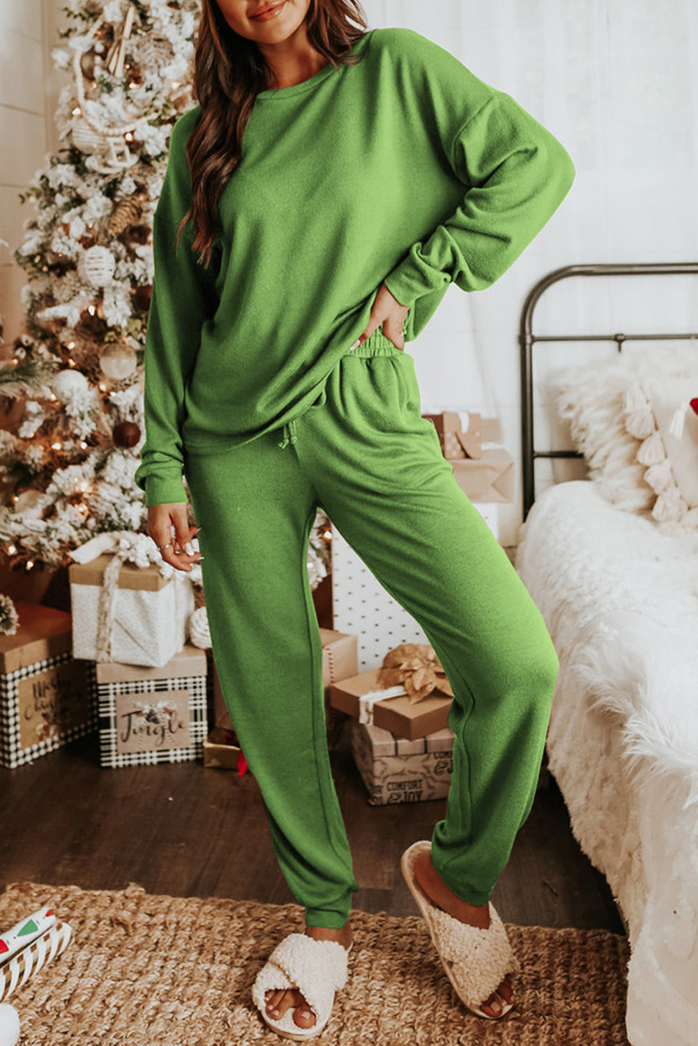 Špinačno zelen pulover z dolgimi rokavi in ​​salonski komplet jogger hlač
