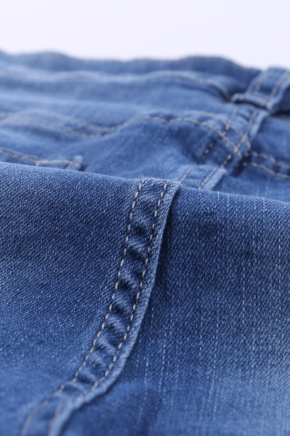 Pantaloncini di jeans con orlo sfrangiato blu scuro