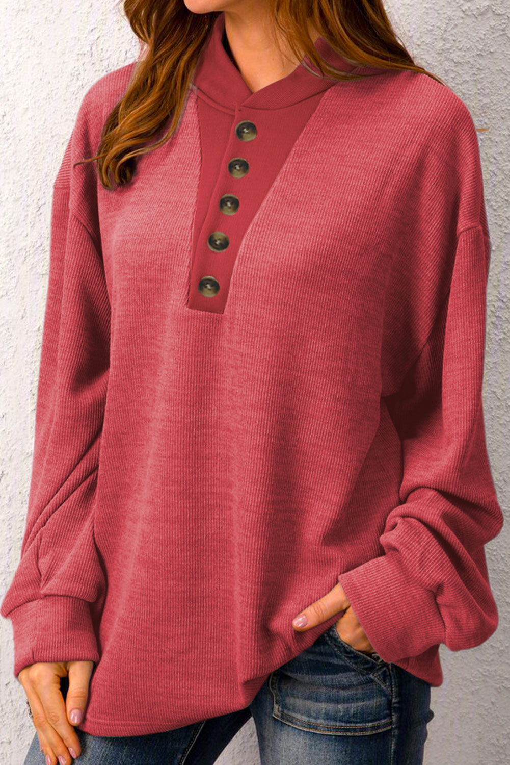 Ognjeno rdeča enobarvna puloverica Henley z gumbi