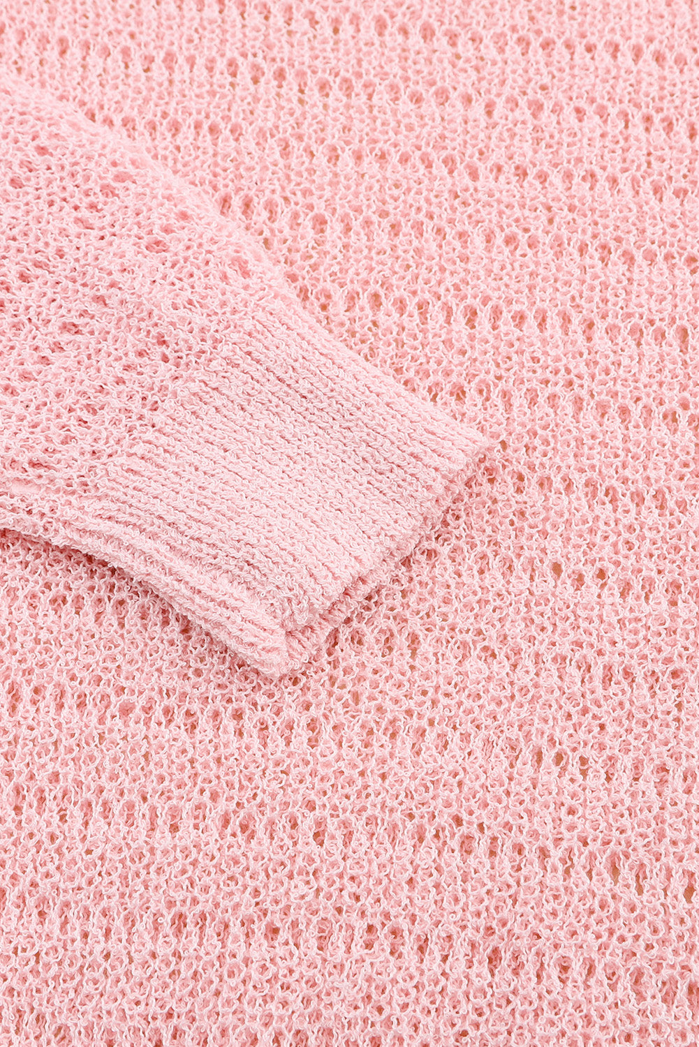 Haut rose à manches longues et col rond en tricot avec œillets