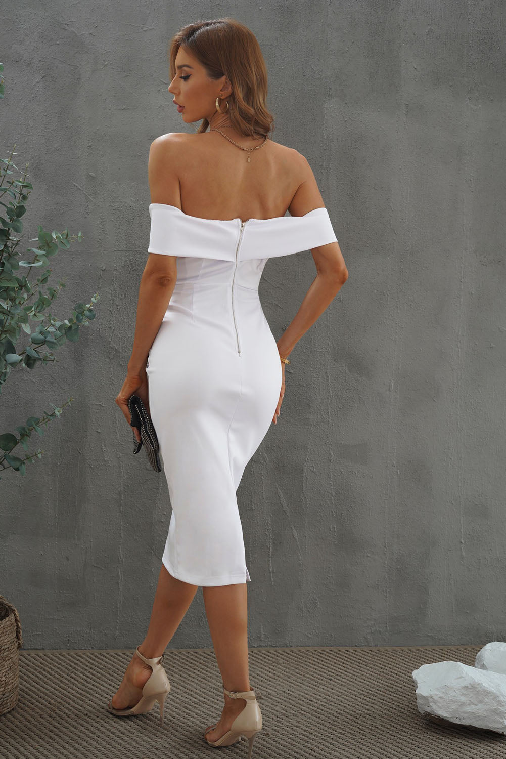 Bijela midi haljina s otvorenim ramenima