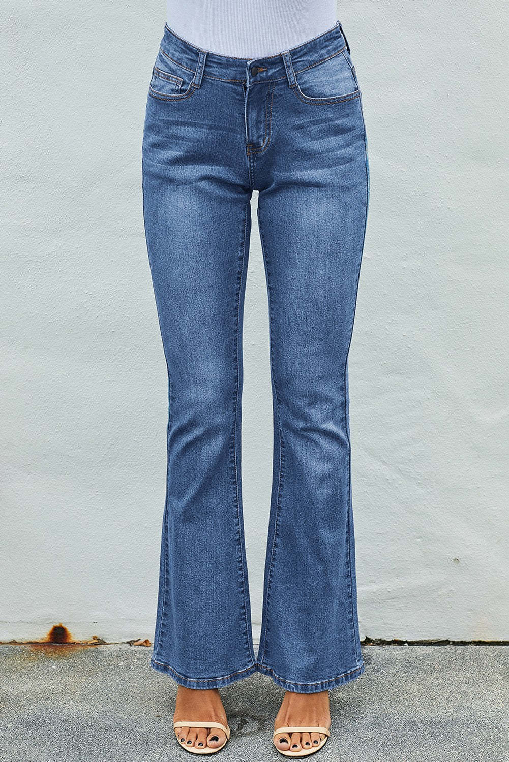 Jeans vintage a gamba larga con lavaggio azzurro