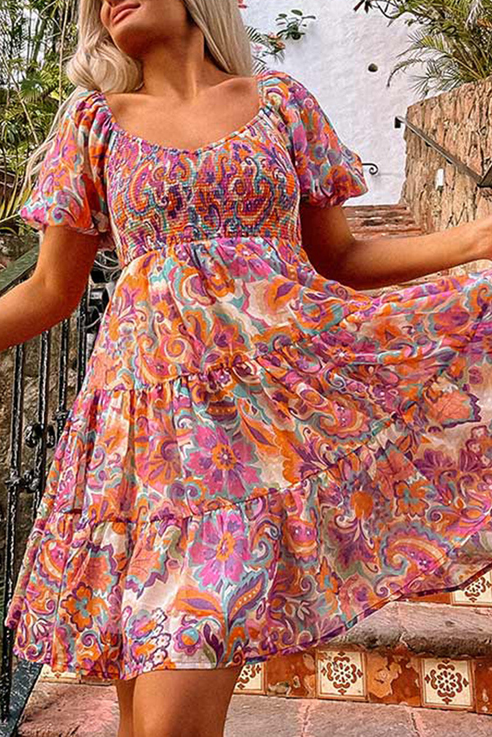 Mini-robe multicolore à imprimé bohème, smockée, à volants et manches bouffantes