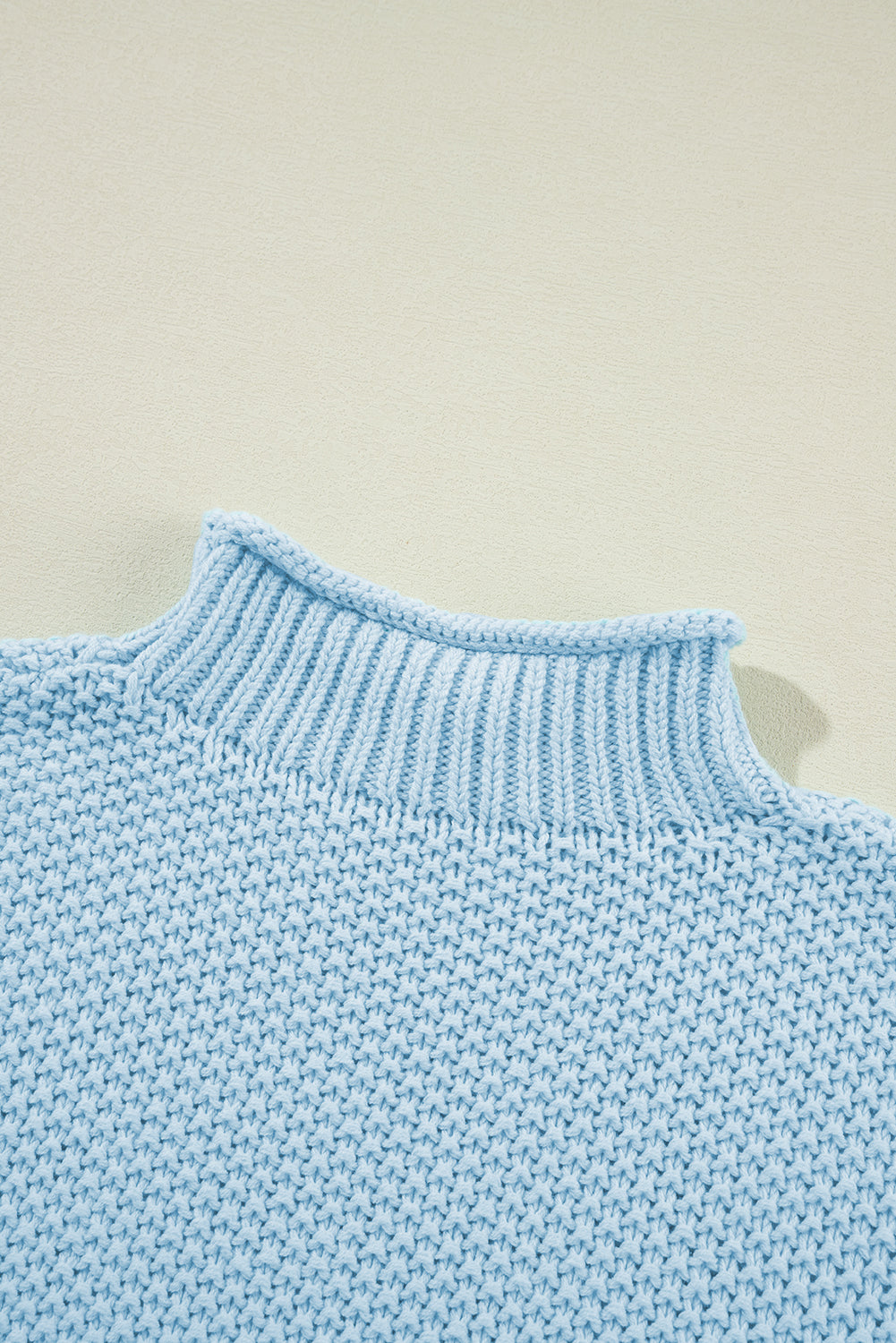 Islandski plavi pulover kratkih rukava s visokim ovratnikom