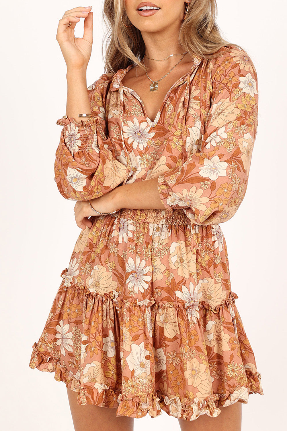 Kamelfarbenes, geblümtes Tunika-Kleid mit Schnürung und geteiltem Ausschnitt