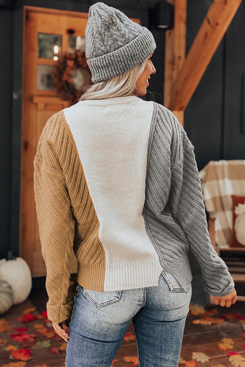 Večbarvni pulover s padajočimi rameni s teksturo Colorblock
