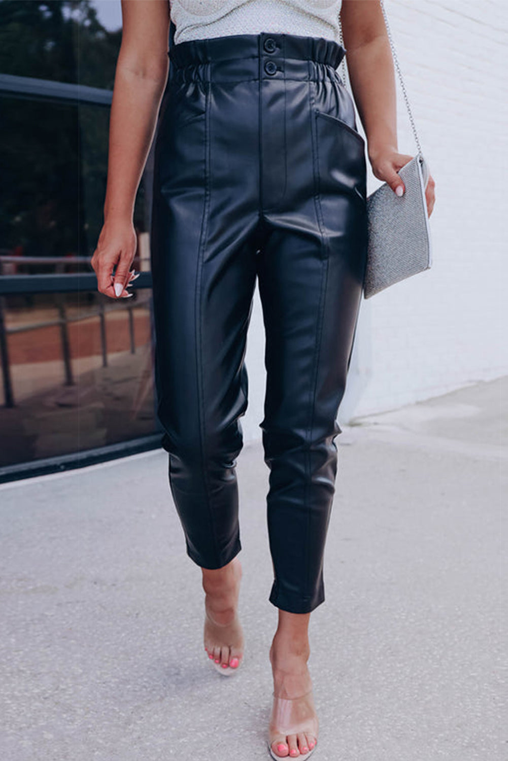 Pantalon skinny smocké taille haute en simili cuir noir
