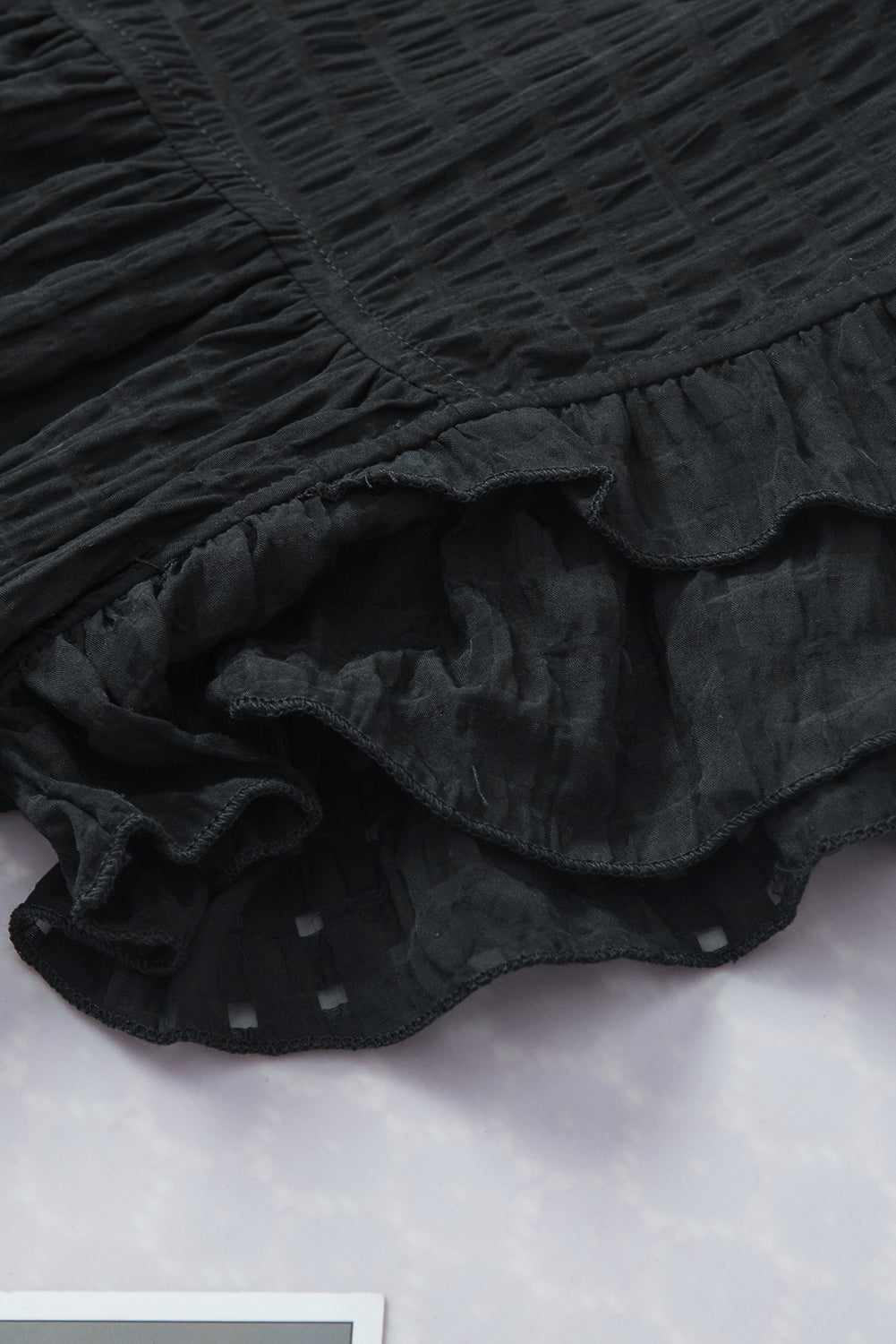 Črna bluza z rokavi iz votle teksture