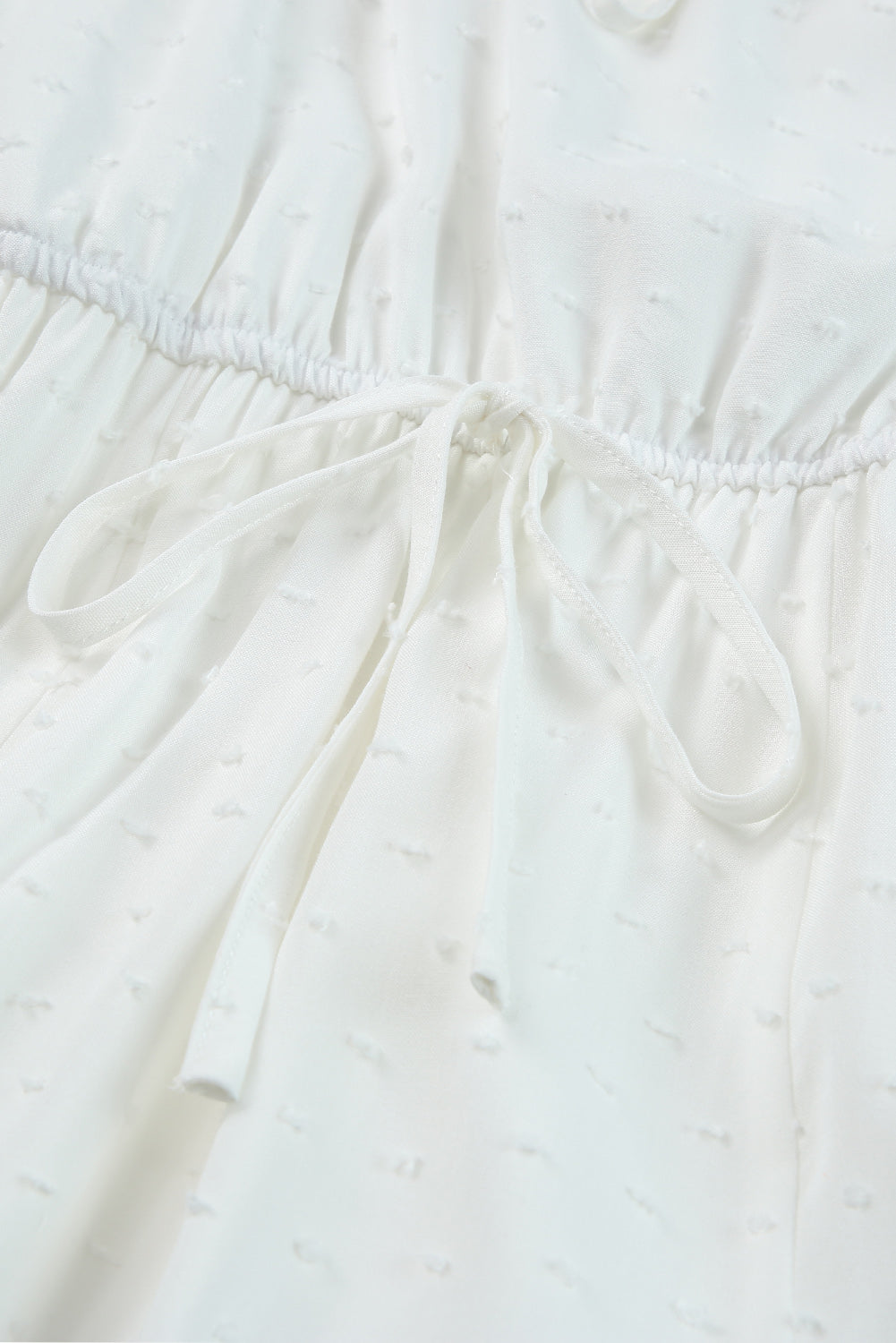 Bijela švicarska maksi haljina s naborima na špagete na točkice