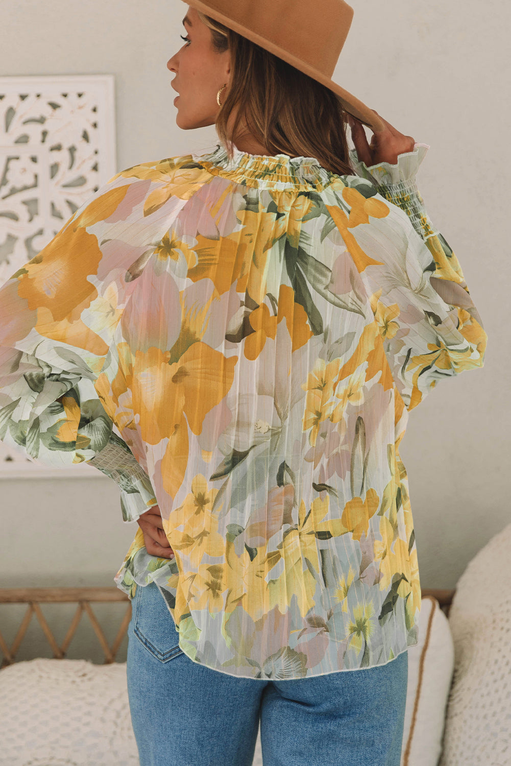 Rumena bluza z navideznim ovratnikom s cvetličnim vzorcem