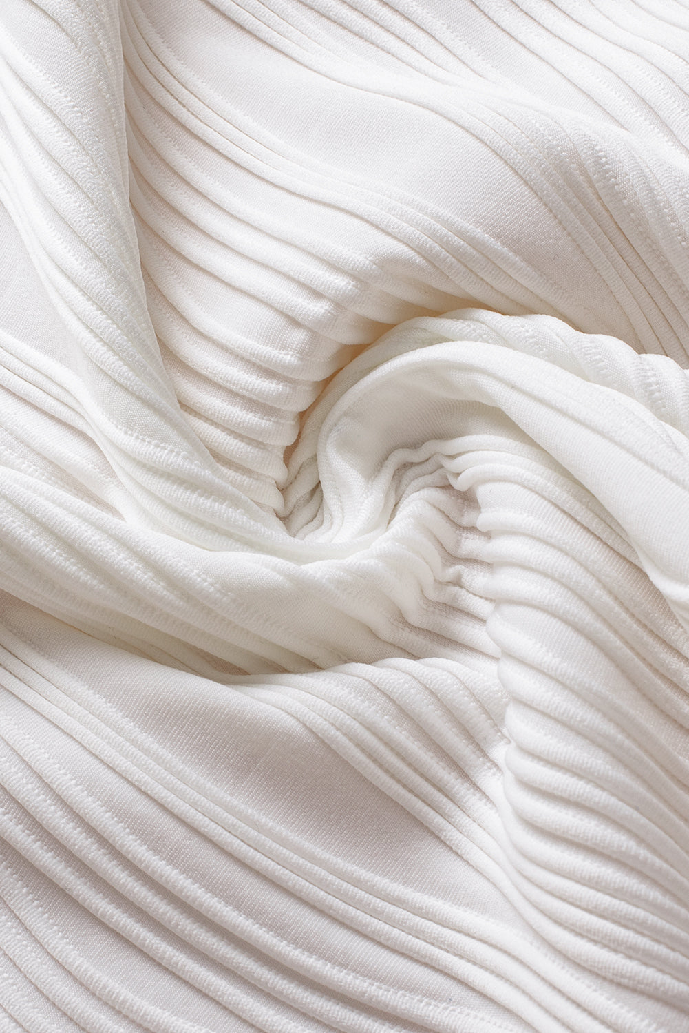 Bijela jednobojna majica kratkih rukava s V izrezom i teksturom