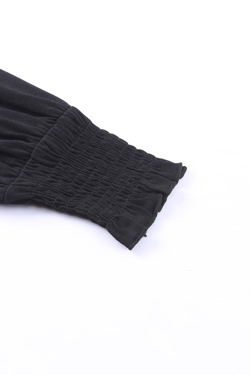 Crna majica dugih rukava na puf s V izrezom