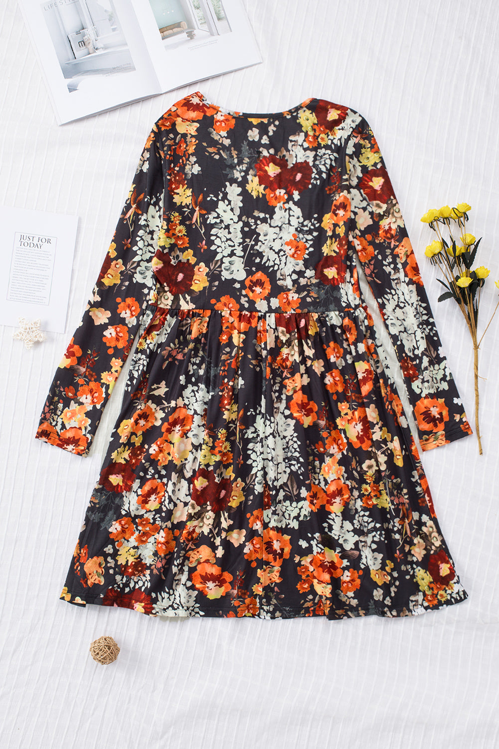 Gerafftes, langärmliges Kleid mit Blumendruck