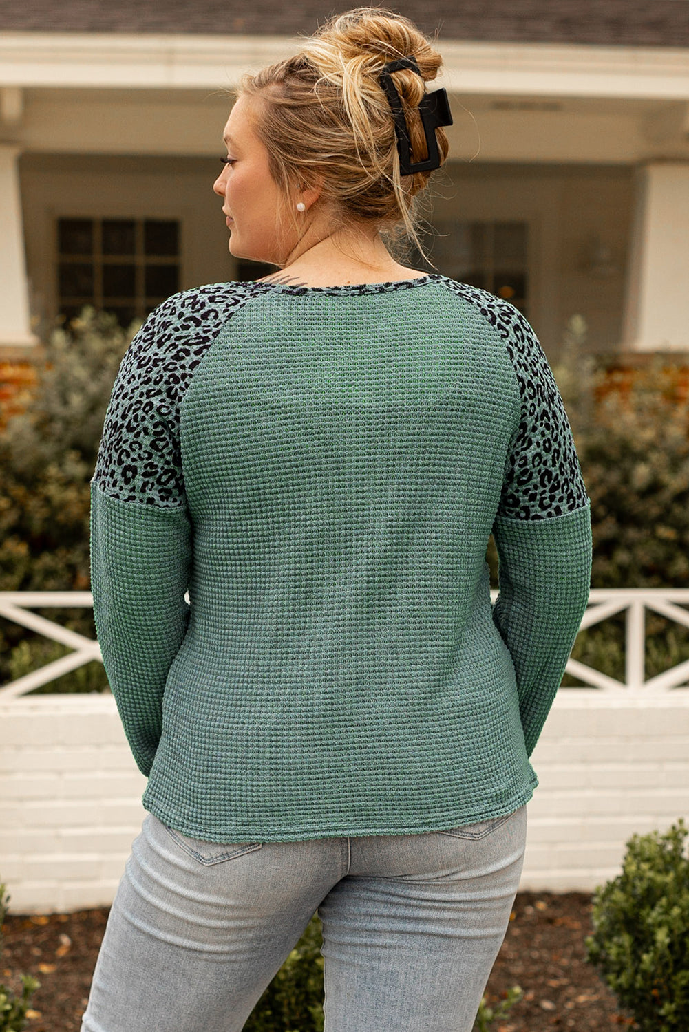 Haut Henley en tricot texturé léopard vert brume de grande taille