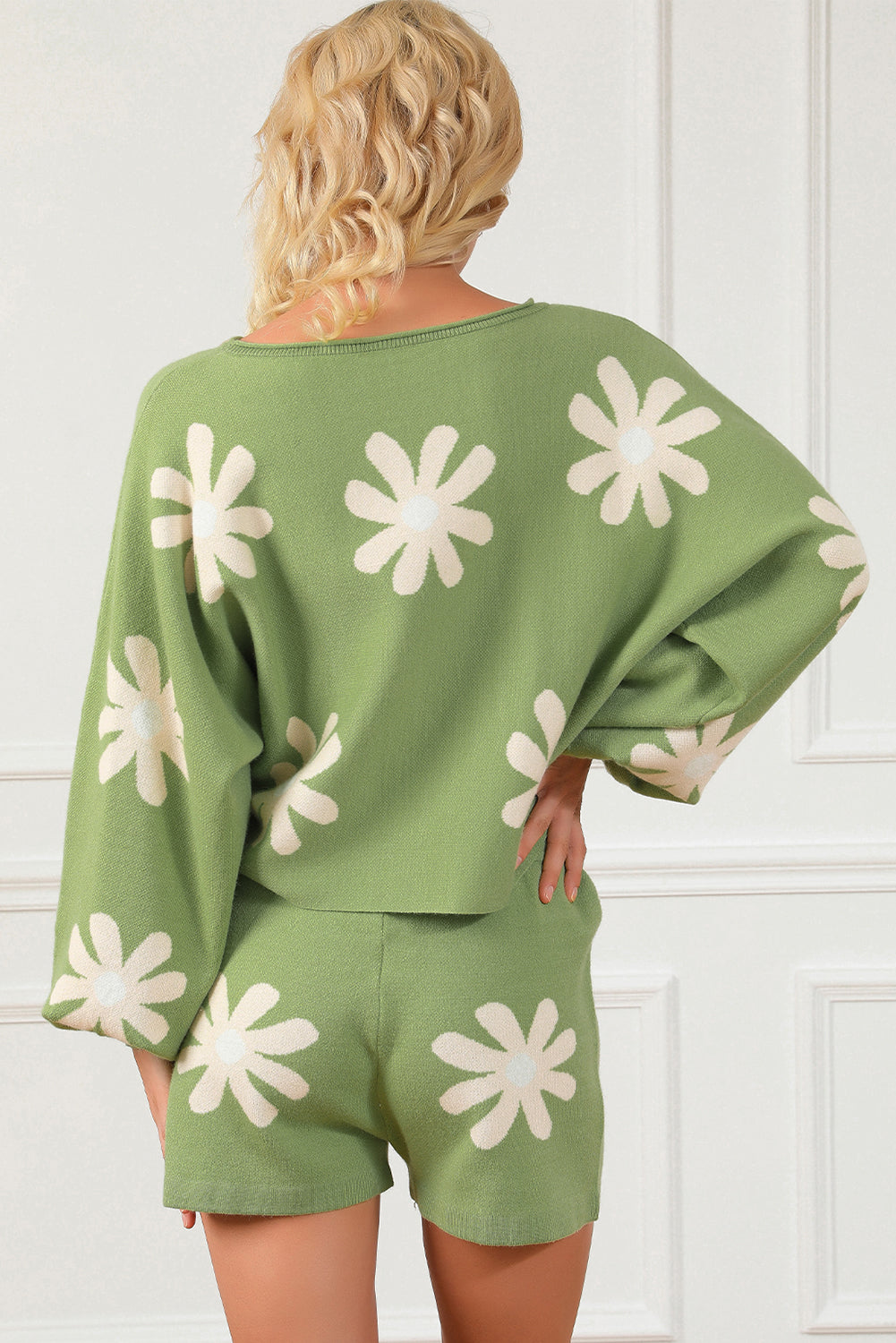 Set maglione lavorato a maglia e pantaloncini con maniche a palloncino con stampa floreale verde