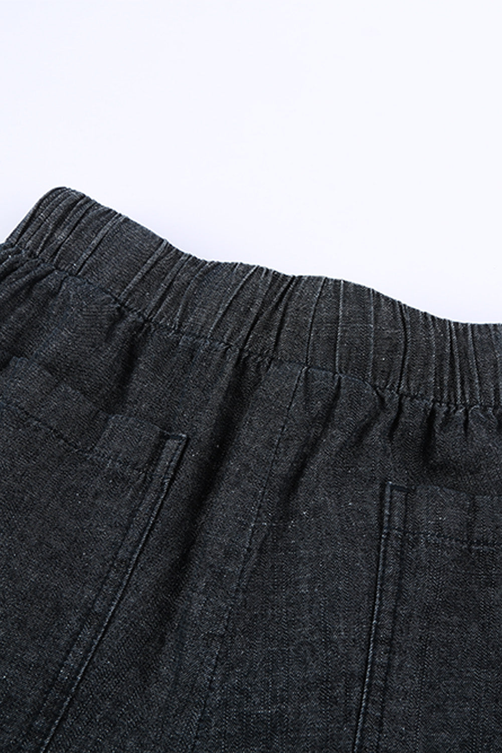 Črne kratke hlače iz obrabljenega jeansa z žepi za prosti čas