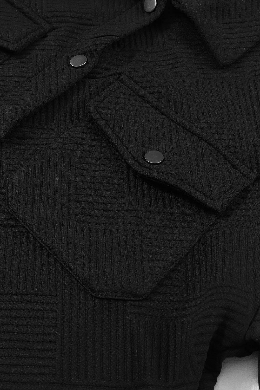 Veste boutonnée noire à poche à rabat texturé uni