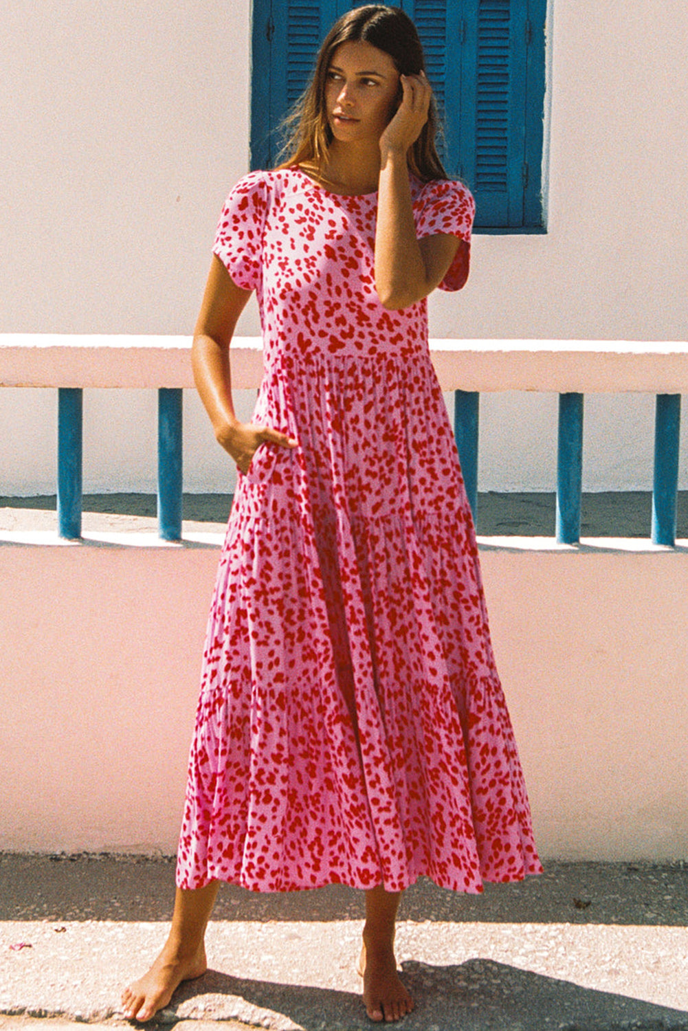 Rožnata večplastna obleka s kratkimi rokavi in ​​potiskom boho
